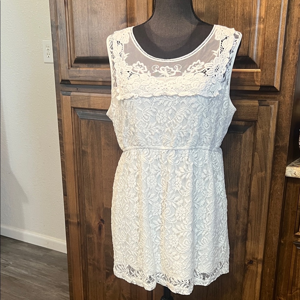 White Lace Sleeveless Maternity Top-Size Large